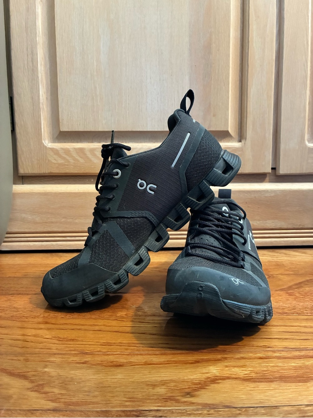 On Running Women’s Black Athletic Cloud-Style Running Shoes (Swiss Engineering)